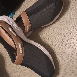 Easy Spirit Slip On Shoes Size 9 NWOT